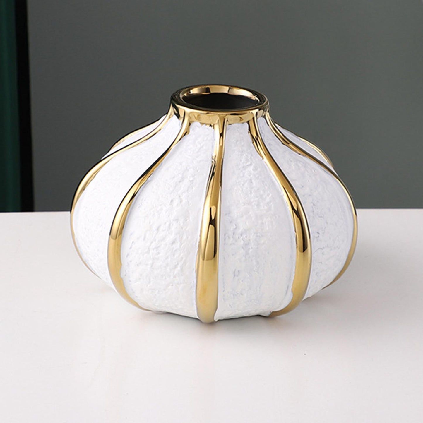 Elegant White and Gold Ceramic Vase Treasures – Light Luxury Tabletop Flower Pot for Wedding and Dining Room Decoration