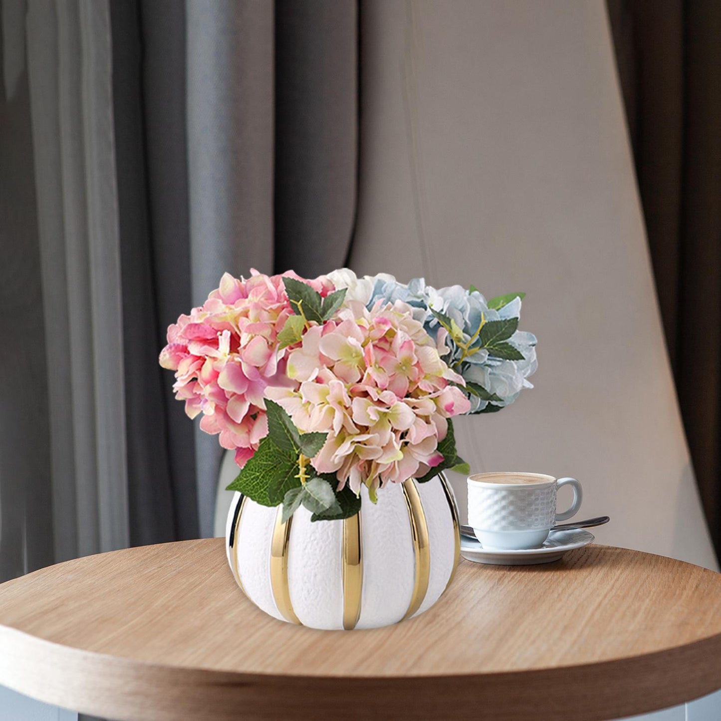 Elegant White and Gold Ceramic Vase Treasures – Light Luxury Tabletop Flower Pot for Wedding and Dining Room Decoration