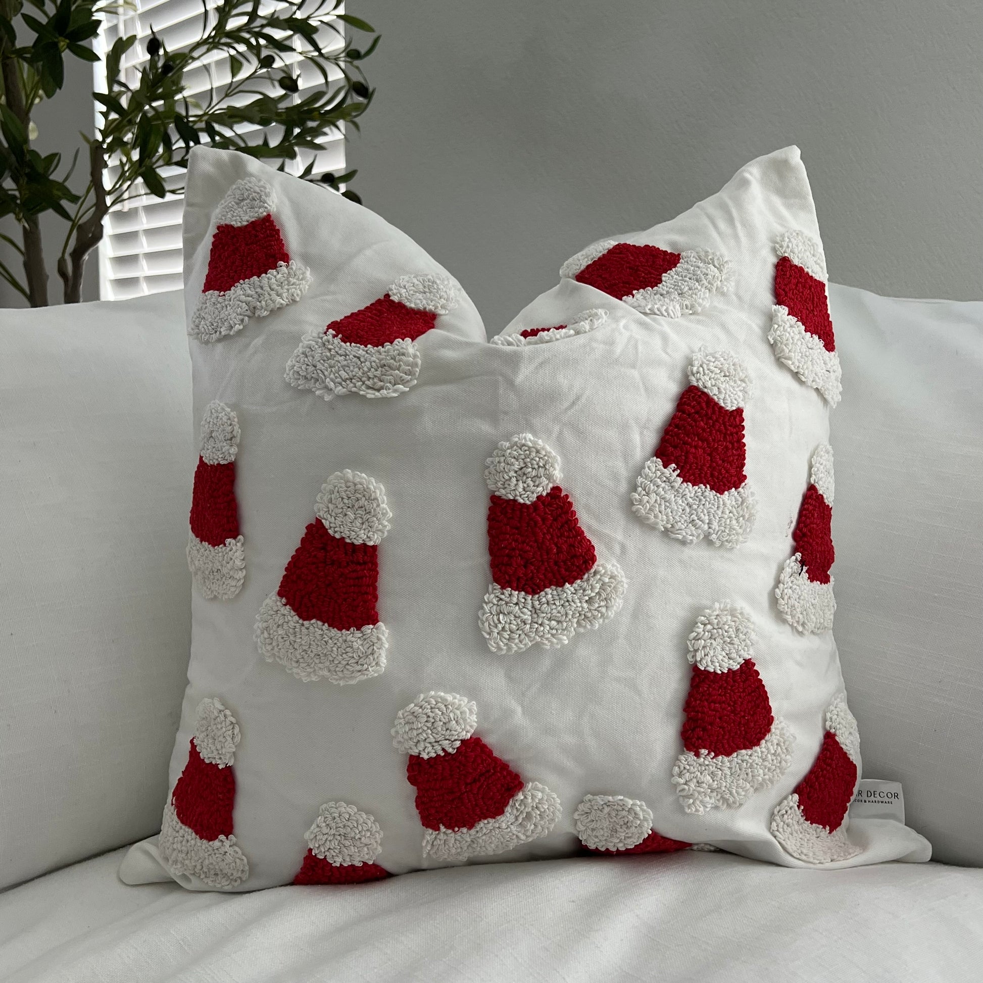 Festive Tufted Santa Pillow Cover - 20x20 Inch Decorative Christmas Cushion with Santa Face Design, Ideal for Living Room Decor